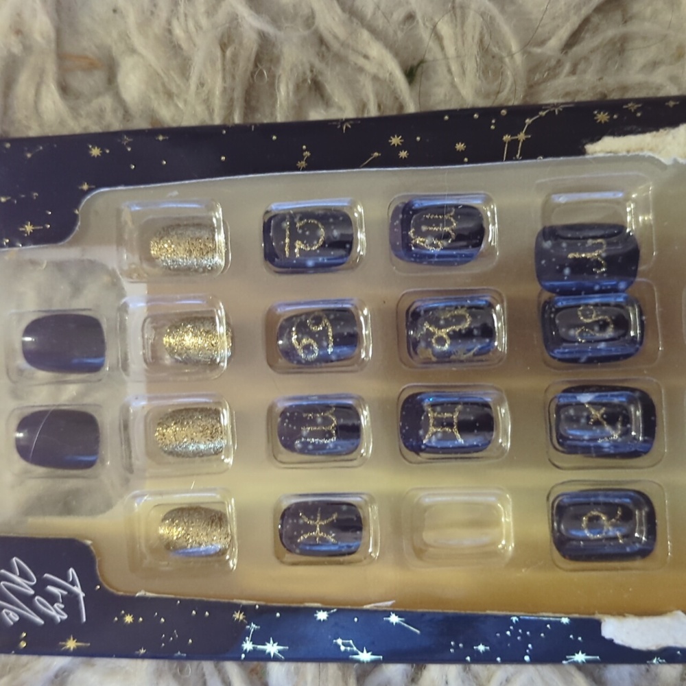 Acrylic nails